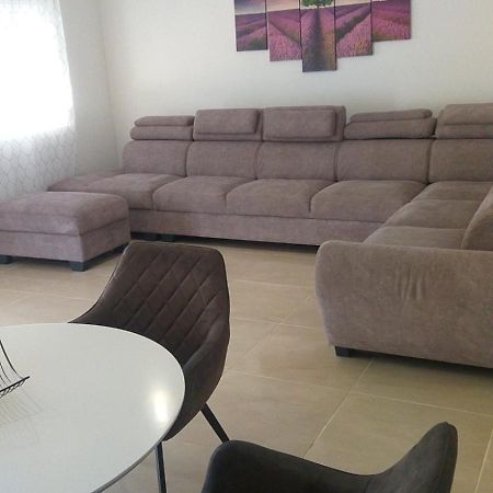 Apartment Brno Пула Екстериор снимка