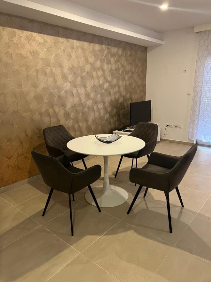 Apartment Brno Пула Екстериор снимка