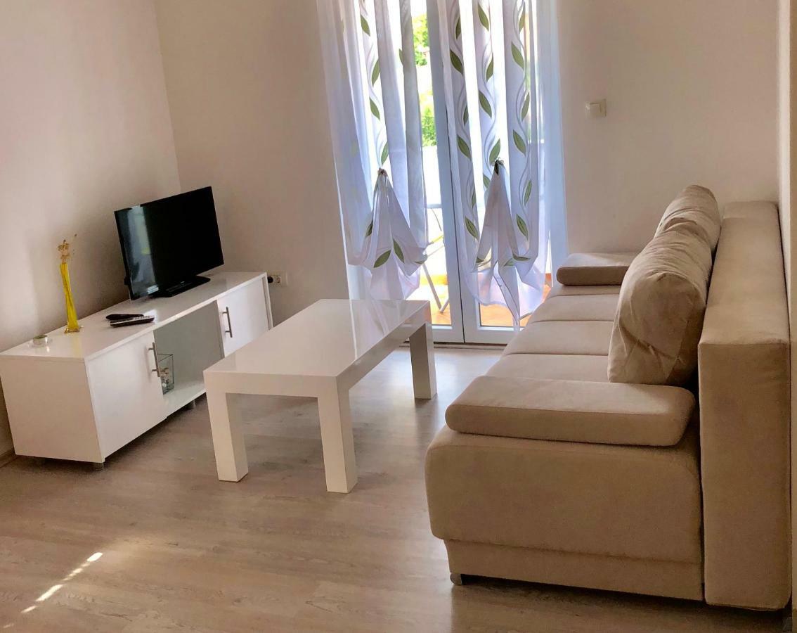 Apartment Brno Пула Екстериор снимка